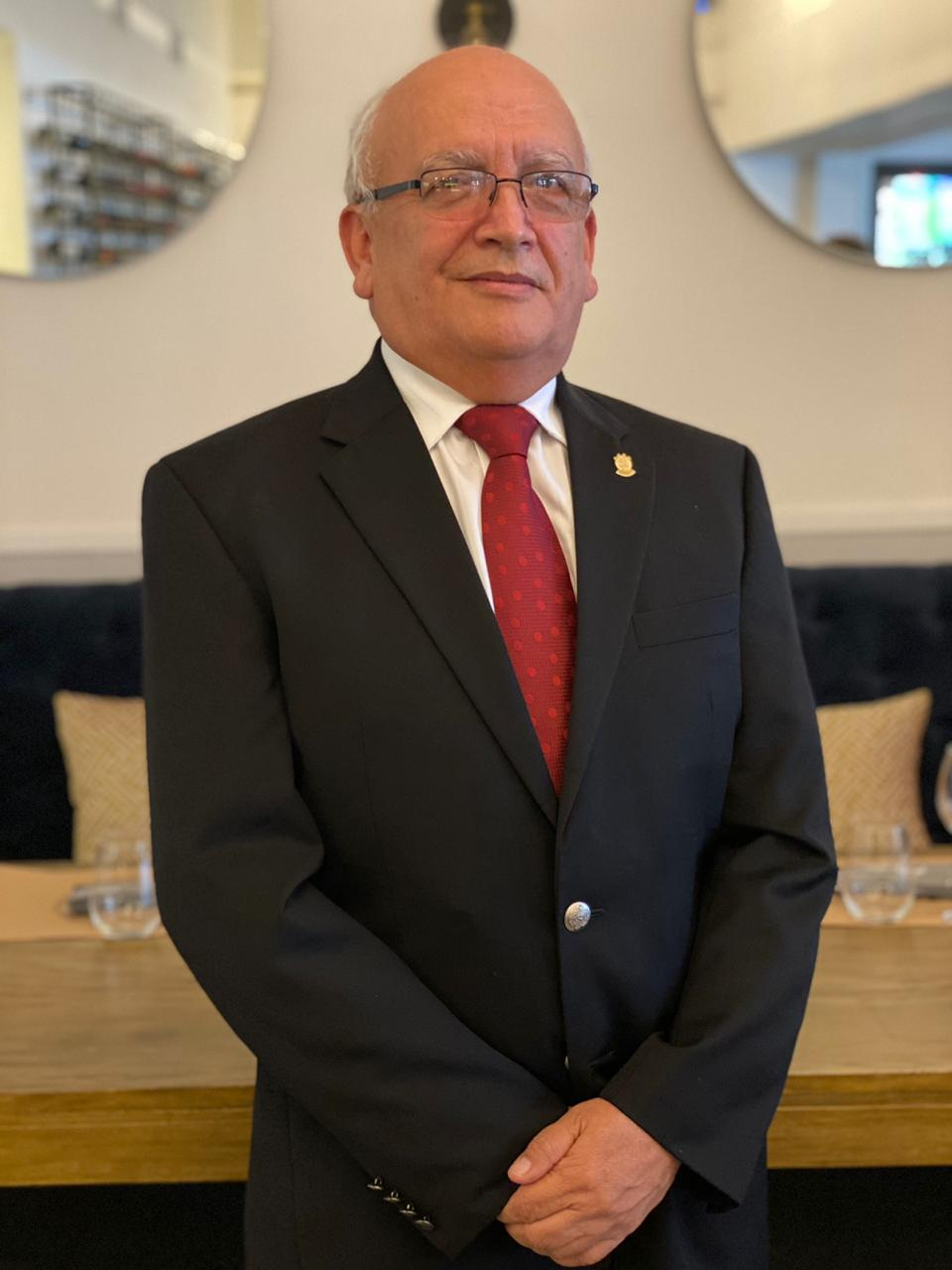 Dr. Enio Fabián Rosales