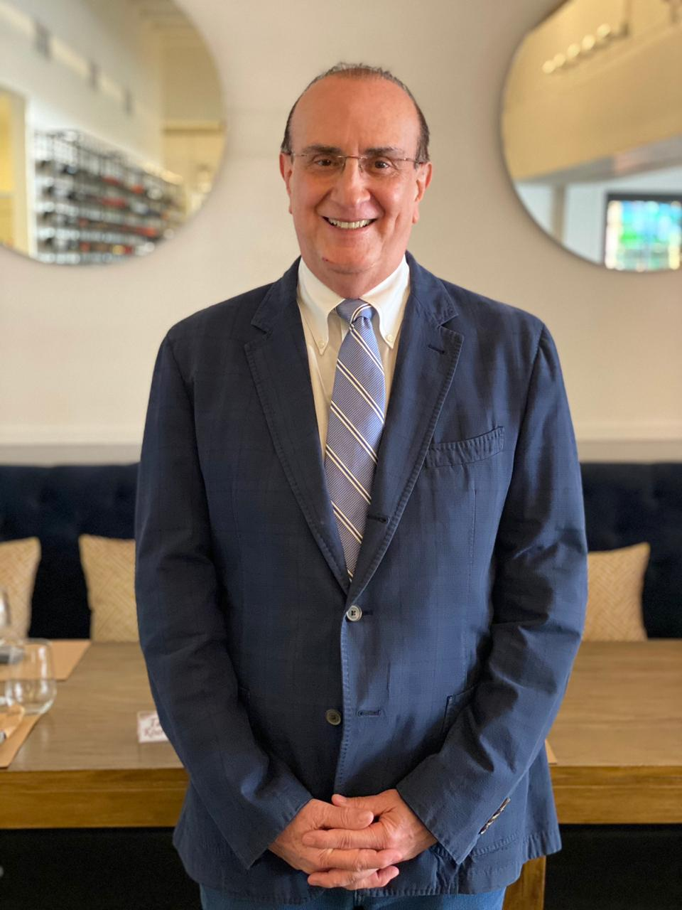 Dr. Carlos Dávila Mohr
